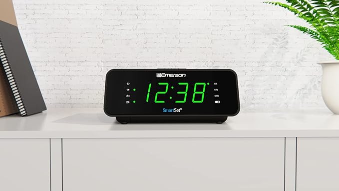 Emerson SmartSet Dual Alarm Clock Radio - Image 2