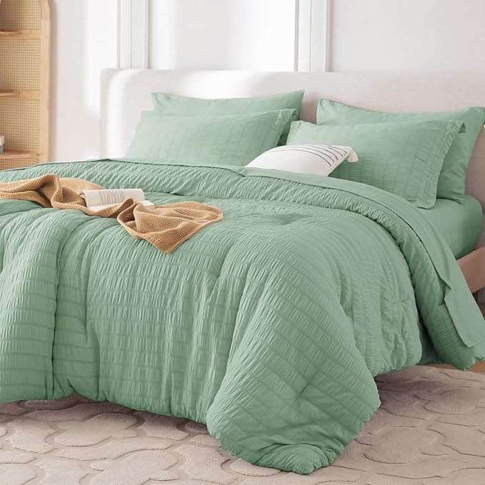 MUXHOMO 7 Pieces Queen Comforter Set, Seersucker Bed in a Bag Queen Size by MUXHOMO