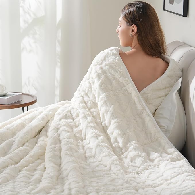 Drewin Weighted Blanket for Adults Queen Size 12 lbs, Soft Fuzzy Jacquard - Image 9
