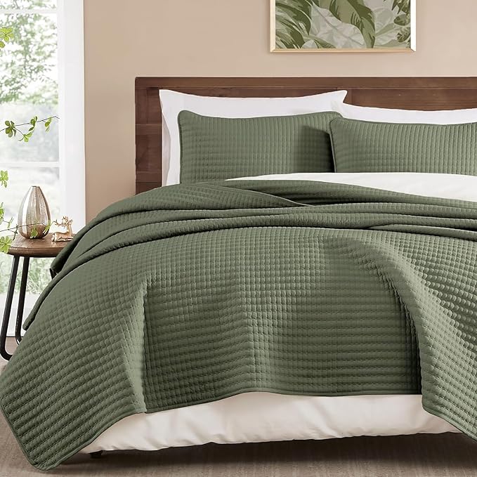 WRENSONGE Queen Quilt-3 Pieces Lightweight Bedspreads Olive Green Queen Size by WRENSONGE