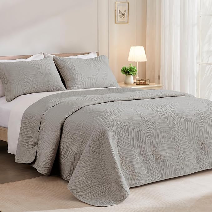 Exclusivo Mezcla King Size Quilt Bedding Set, Lightweight Light Grey Quilts - Image 2