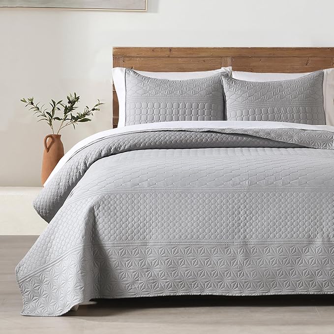 HORIMOTE HOME Grey Queen Size Quilt Set by HORIMOTEHOME
