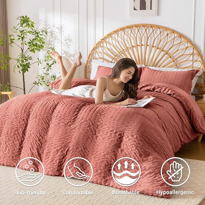 HYMOKEGE Coral Red Duvet Cover Queen Size, Ultra Soft 3-Piece Seersucker Duvet - Image 2
