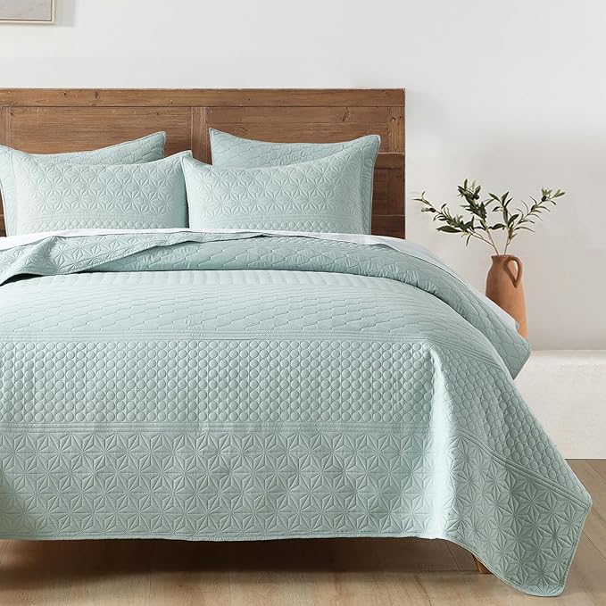 HORIMOTE HOME Sprout Green King Size Quilt Set by HORIMOTEHOME