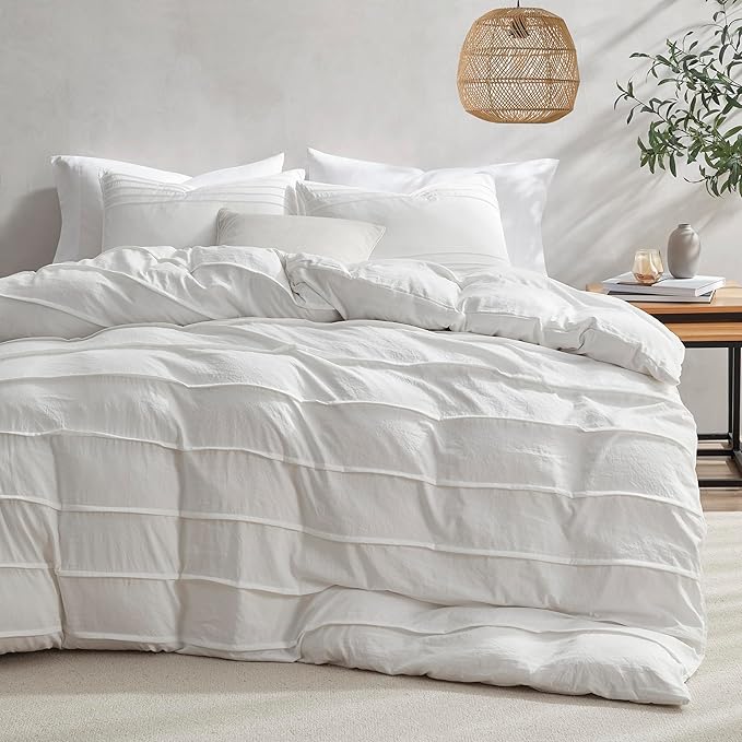 Oli Anderson White Duvet Cover Queen Size by OliAnderson