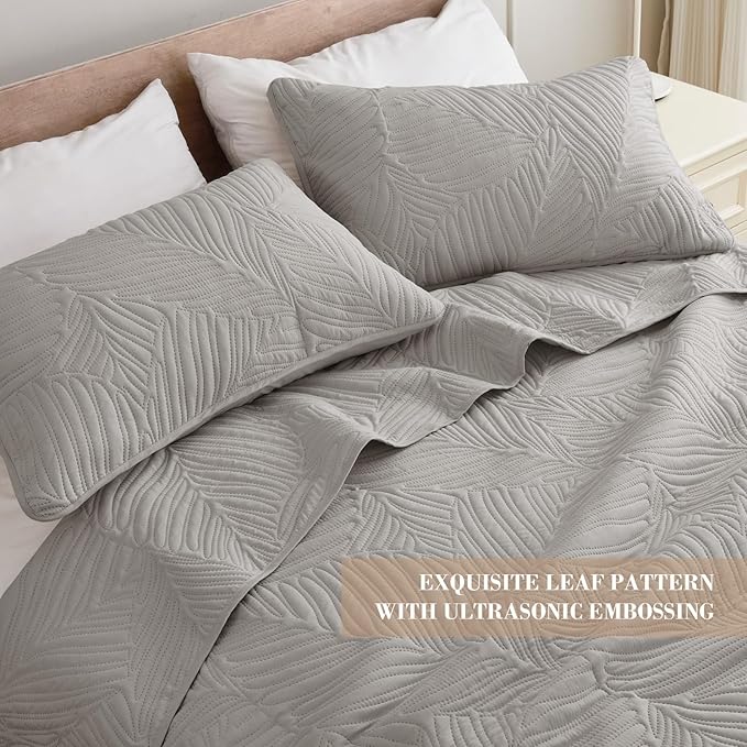 Exclusivo Mezcla California King Quilt Bedding Set, Lightweight Light Grey - Image 3