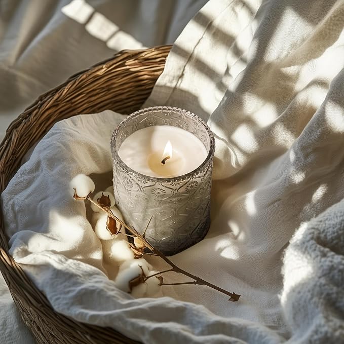 LA JOLIE MUSE Linen Cotton Oasis Scented Candle - Image 3