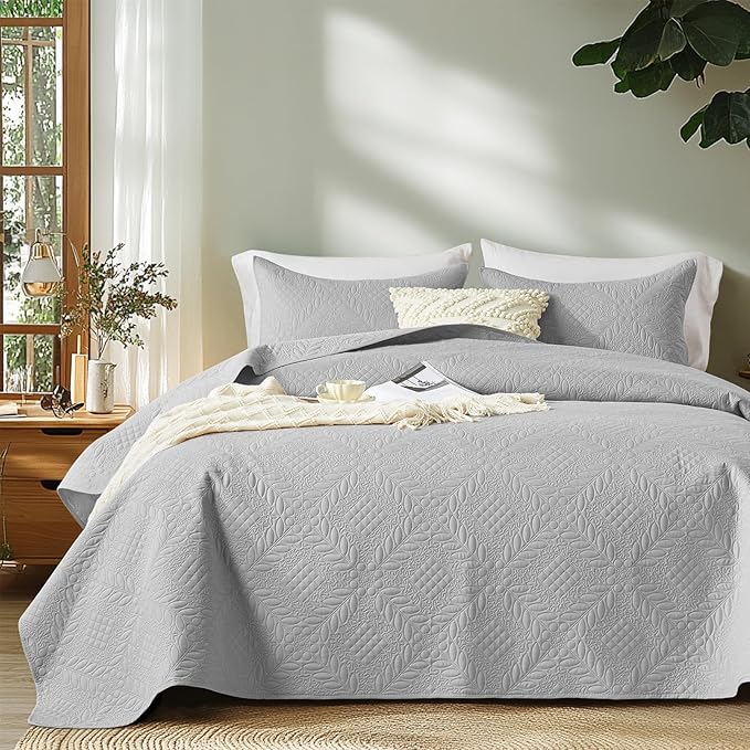 FLYMME Quilt King Size, Lightweight Light Gray Bedspreads, Vintage Olive Leaf by FLYMME