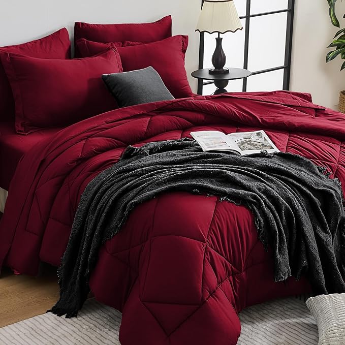 HEVUMYI Red Queen Comforter Set by HEVUMYI