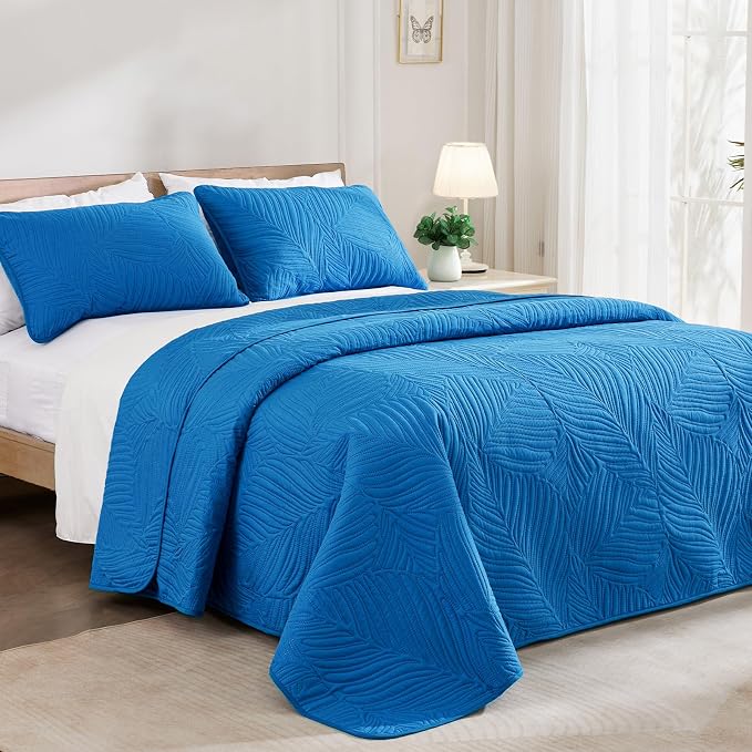 Exclusivo Mezcla King Size Quilt Bedding Set, Lightweight Royal Blue Quilts - Image 2
