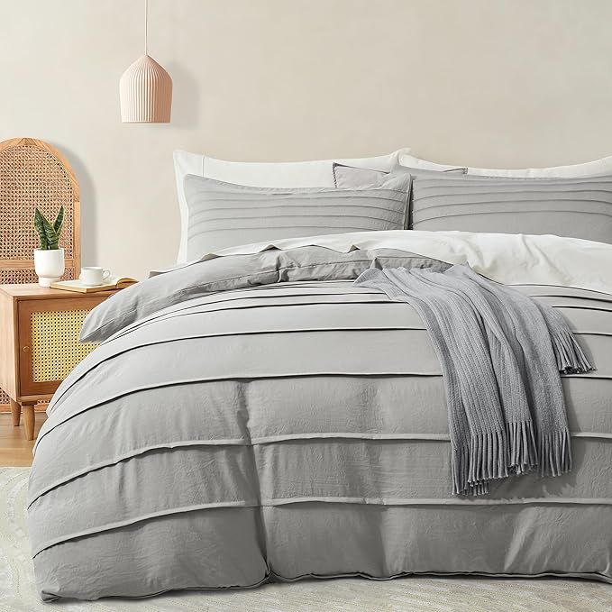 Oli Anderson Light Grey Duvet Cover Size by OliAnderson