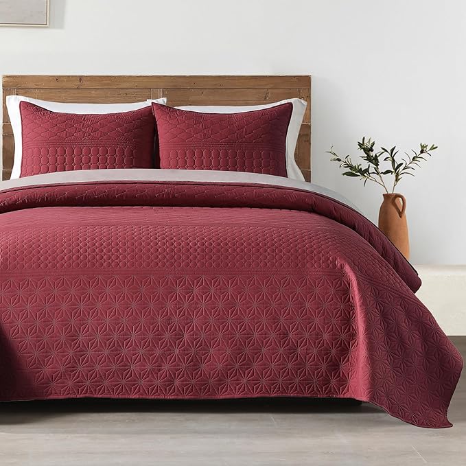 HORIMOTE HOME Burgundy Red Queen Size Quilt Set by HORIMOTEHOME