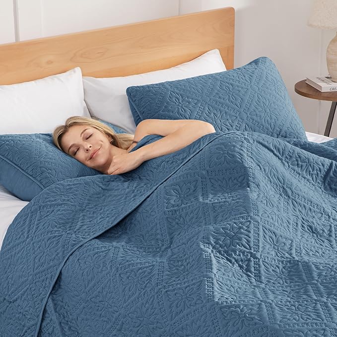 Exclusivo Mezcla California King Quilt Bedding Set, Lightweight Soft Bedspreads - Image 4