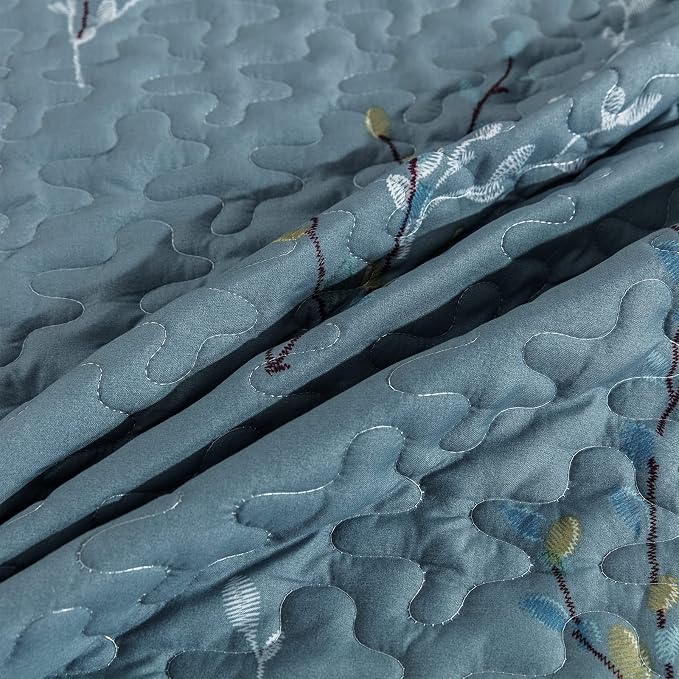 Exclusivo Mezcla 50"x 60" Quilted Throw Blanket- Microfiber Quilt Throw - Image 5