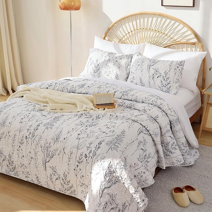 JANZAA Quilts Queen Size White Floral Bed Spread by JANZAA