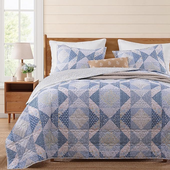 BLOOMHAVEN Quilt Set Queen Size, Patchwork Blue Marigold Floral Quilt Sets by BLOOMHAVEN