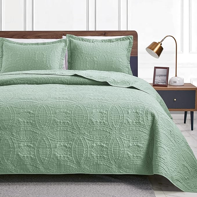 Love's cabin California King Size Quilt Bedding Set Sage Bedspreads by Lovescabin