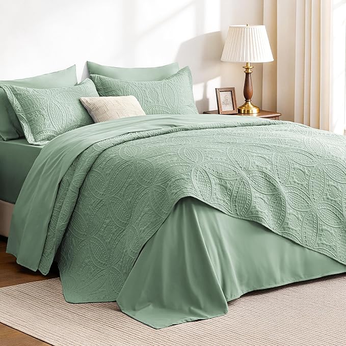 Love's cabin King Quilt Set Sage, Bed in a Bag King Size Bedding 7 Pieces by Lovescabin