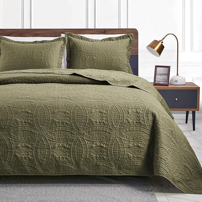 Love's cabin California King Size Quilt Bedding Set Green Bedspreads by Lovescabin