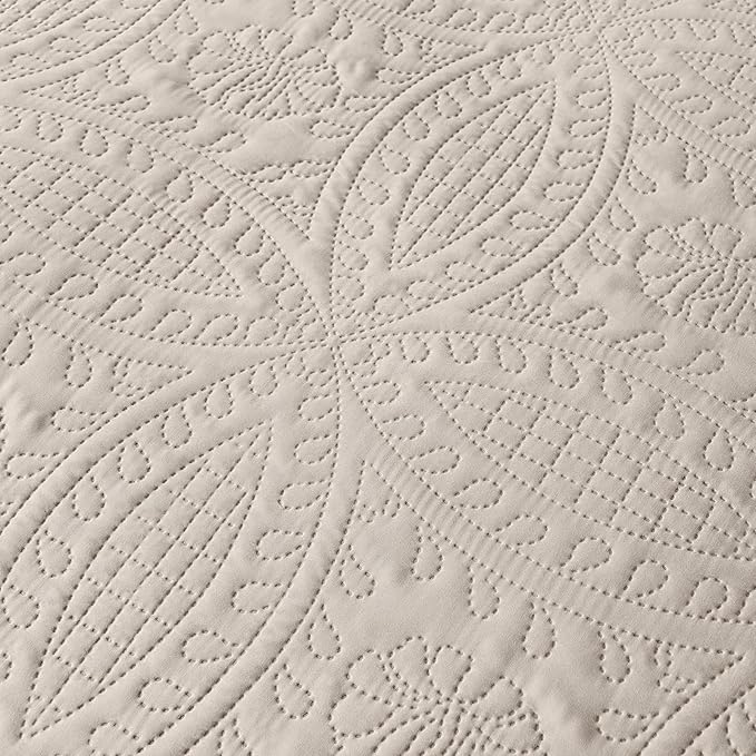 akkialla Taupe King/Cal King Quilt Set, Ultrasonic Lightweight Bedspread - Image 7
